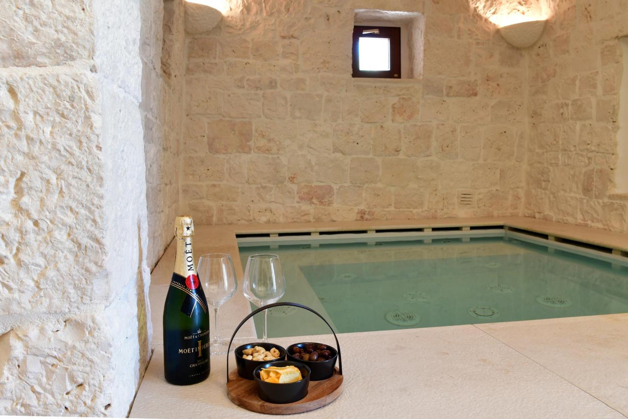 Lamarossa Trulli & Suites Antonelli Bagian luar foto