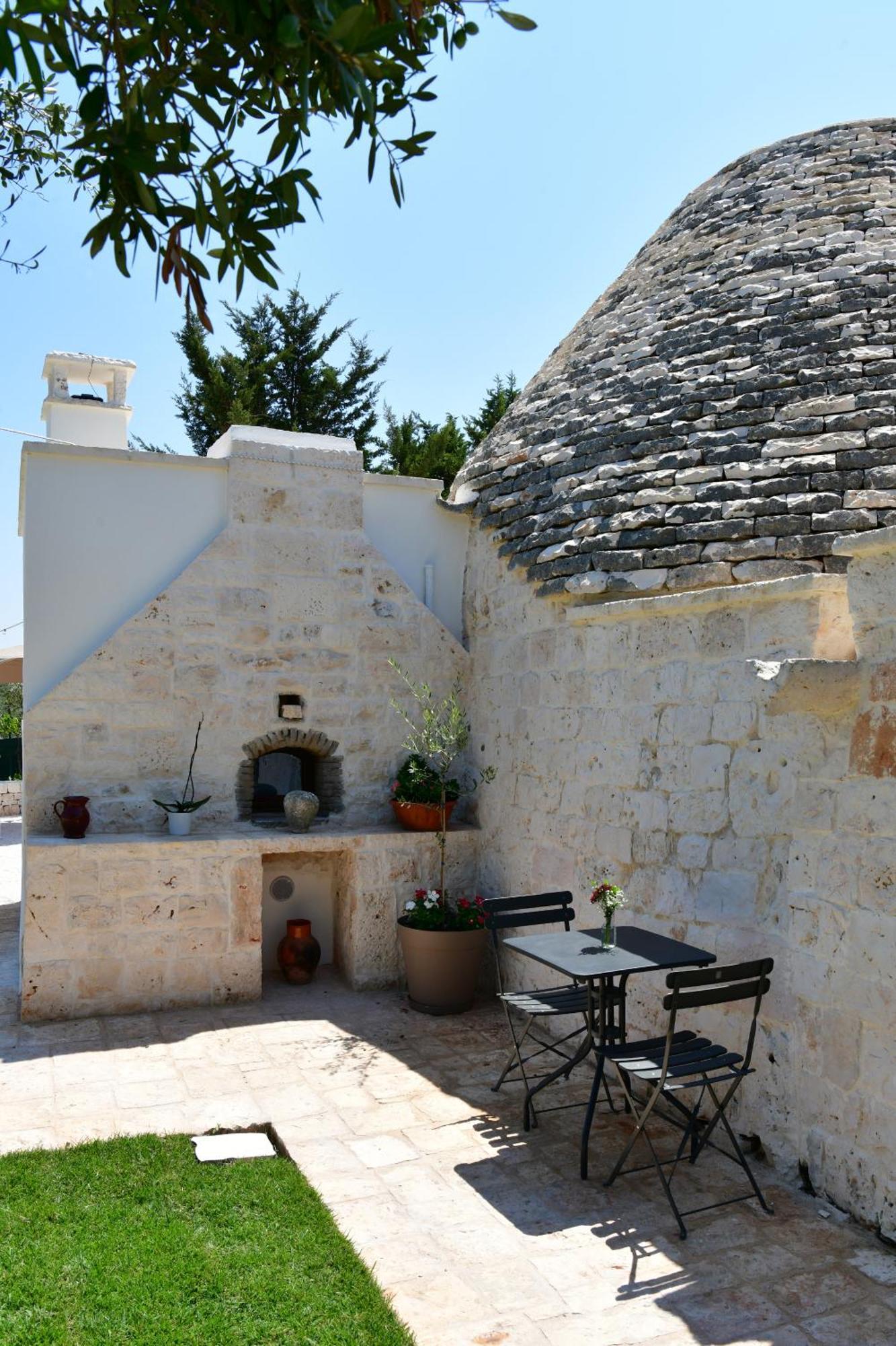 Lamarossa Trulli & Suites Antonelli Bagian luar foto