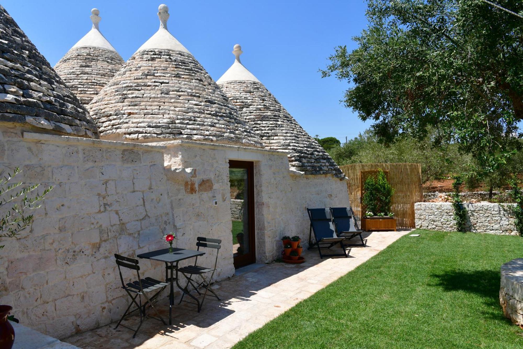 Lamarossa Trulli & Suites Antonelli Bagian luar foto